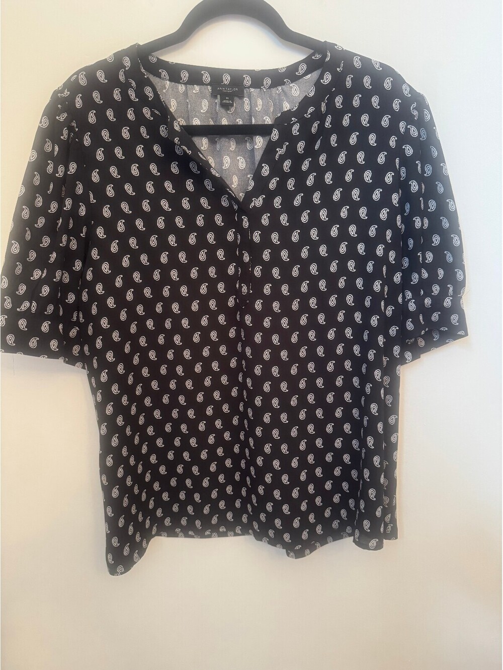 Ann Taylor Factory Black and White Paisley Print Blouse XL